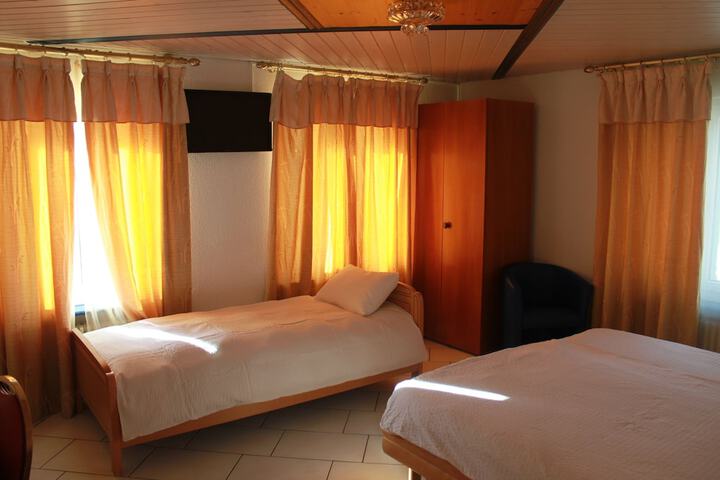 Room 9 of 30
