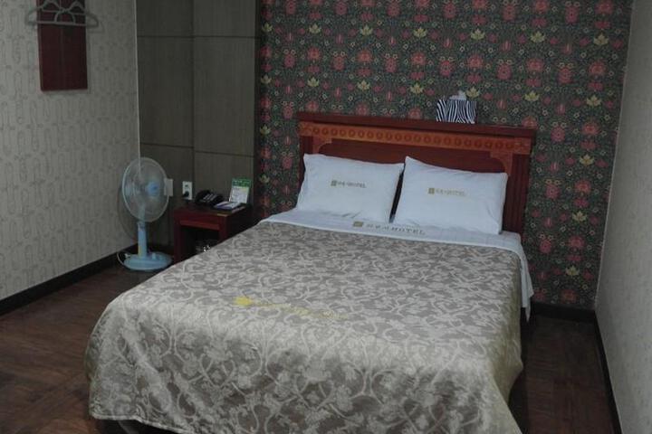 Room 6 of 6