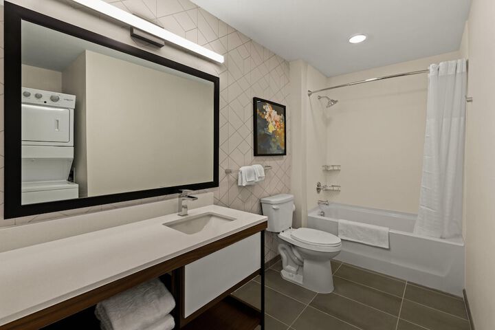 Room 7 of 28