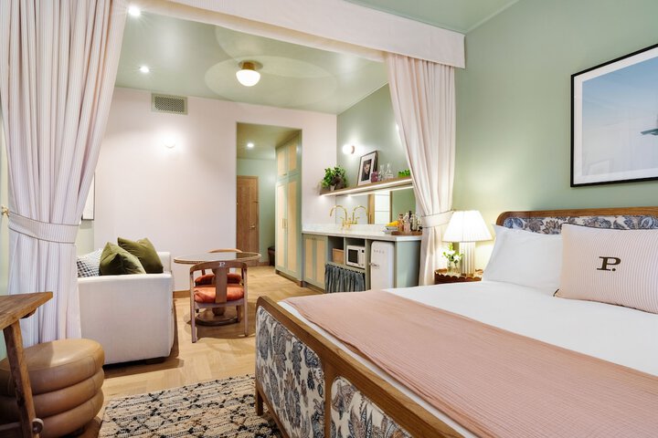 Palihouse Hyde Park Village in Tampa, FL