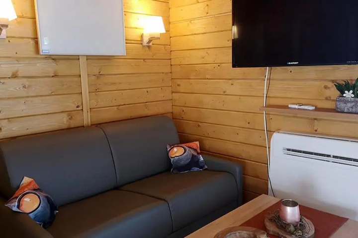 Room 2 of 4