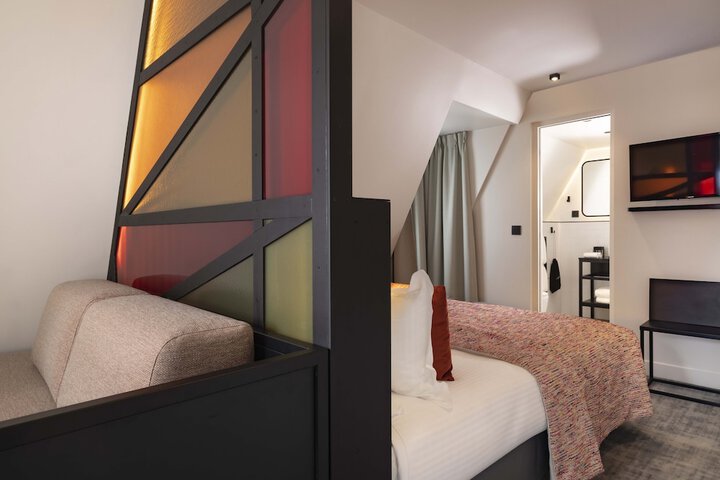 Room 13 of 65