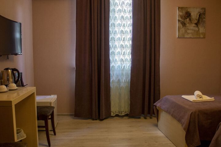 Room 24 of 37