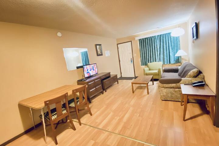 Room 4 of 12