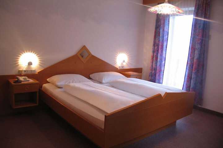 Room 12 of 36