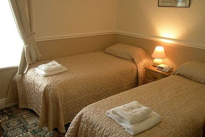 Room 8 of 33