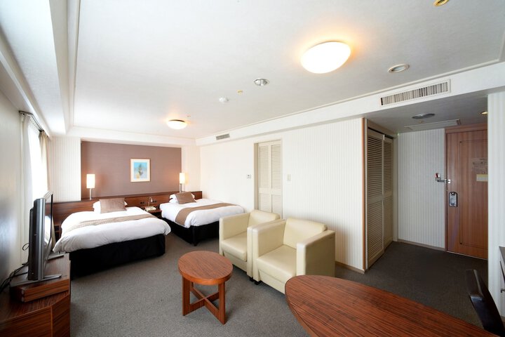 Room 13 of 50