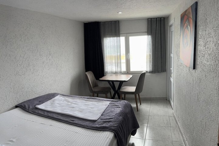 Room 9 of 23