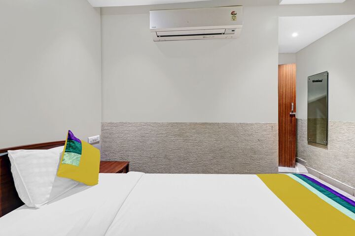 Room 25 of 32
