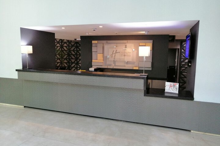 Check-in/check-out kiosk
