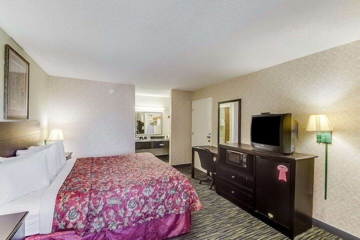 Room 8 of 23