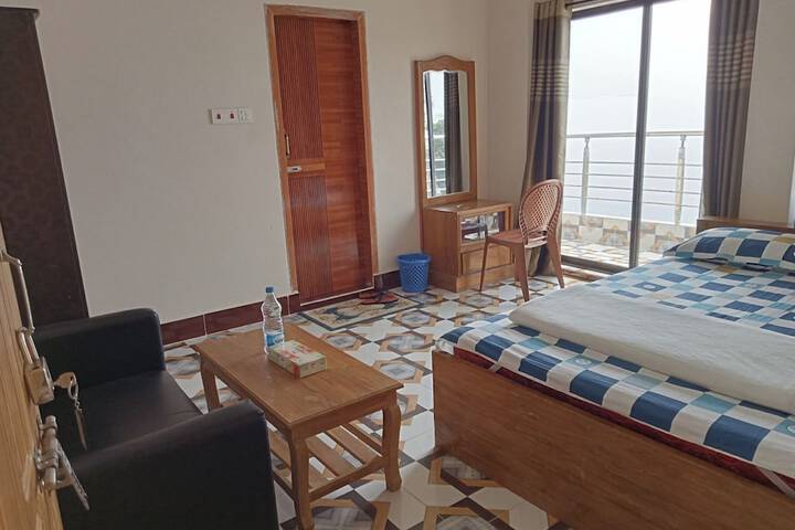 Room 13 of 40