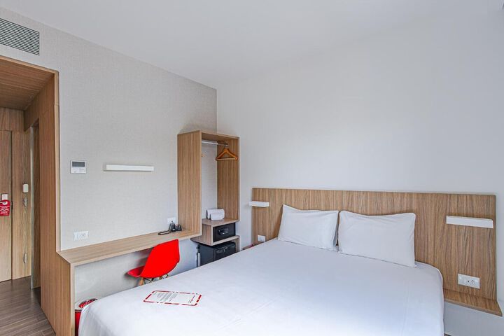 Room 16 of 37