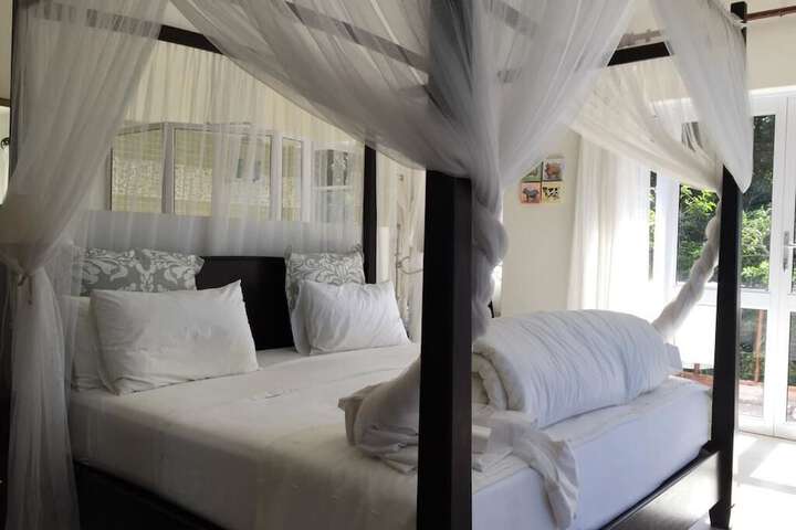 Room 3 of 10