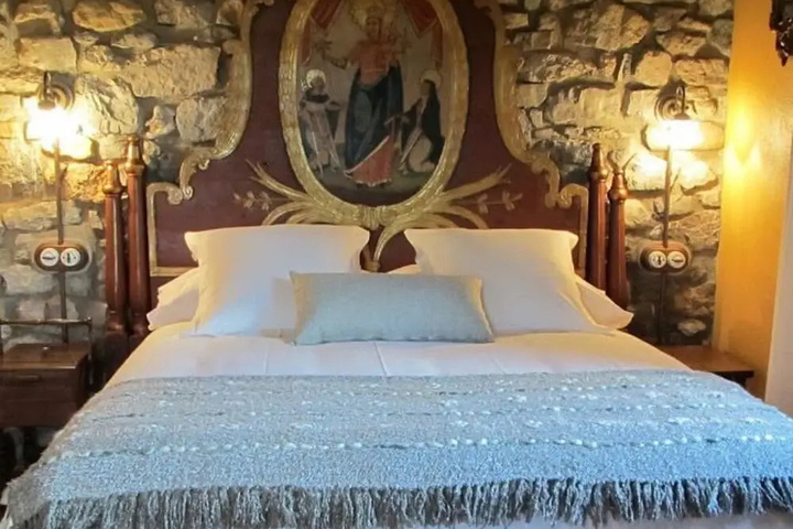 Room 2 of 20