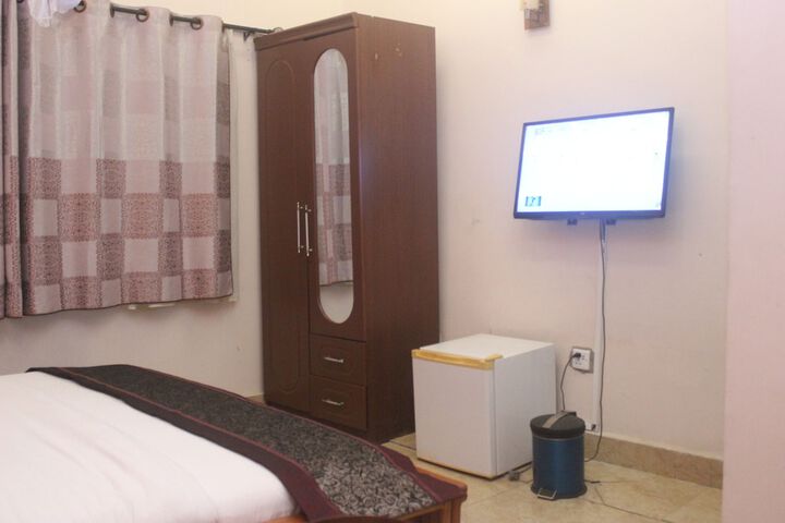 Room 6 of 45