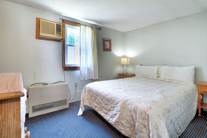 2 Queen Beds (15 of 16)