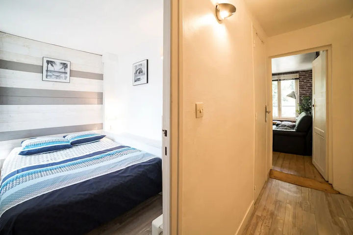 Room 4 of 18