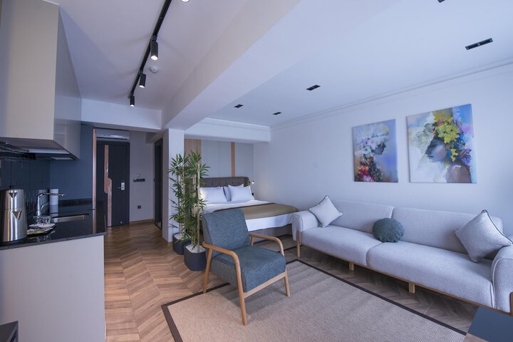Room 7 of 25