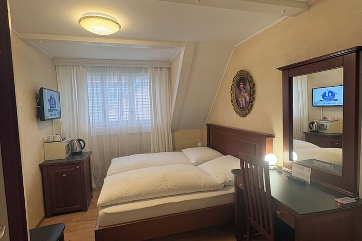 Room 142 of 266