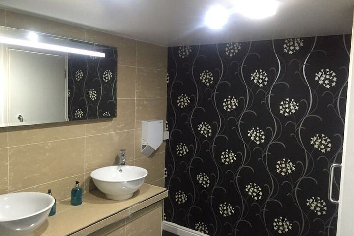 Room 30 of 63