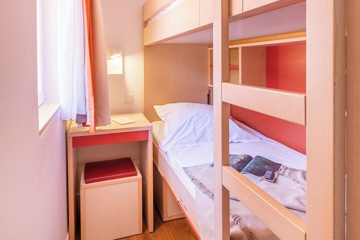 Room 6 of 124