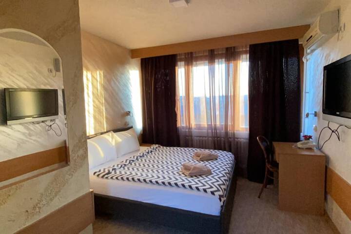 Room 30 of 96