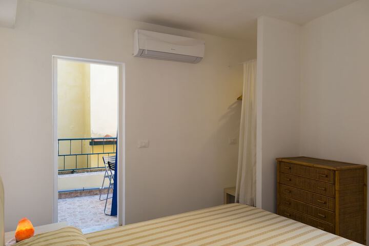 Room 9 of 35