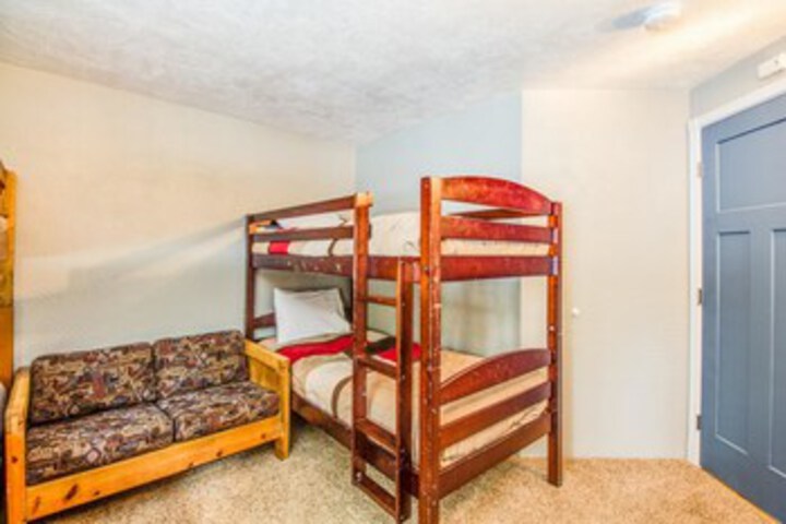 Room 25 of 28