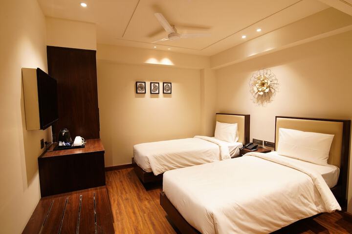 Room 8 of 30