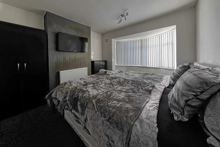 Room 6 of 16
