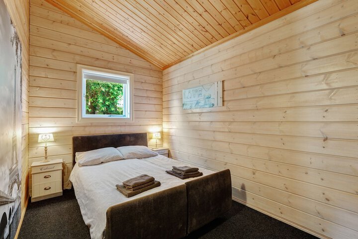 Room 6 of 33