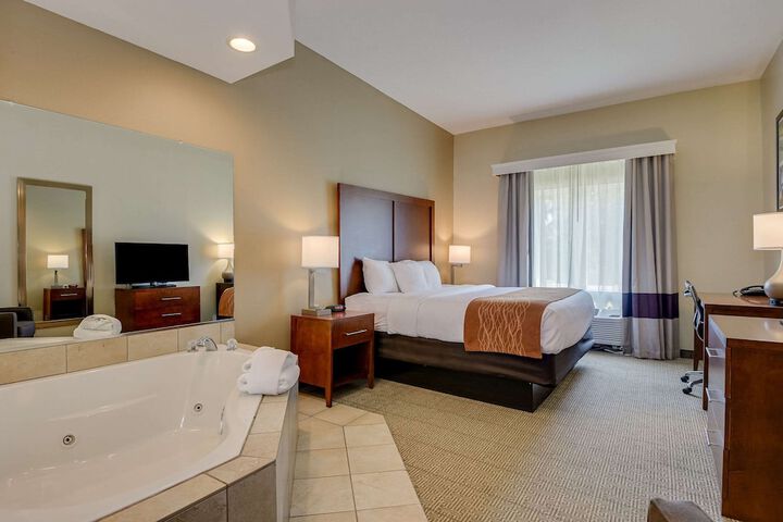1 King Bed (18 of 35)