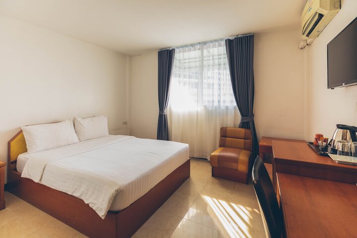 Room 10 of 28