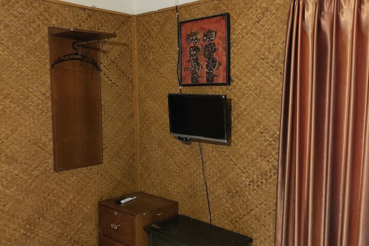 Room 10 of 16