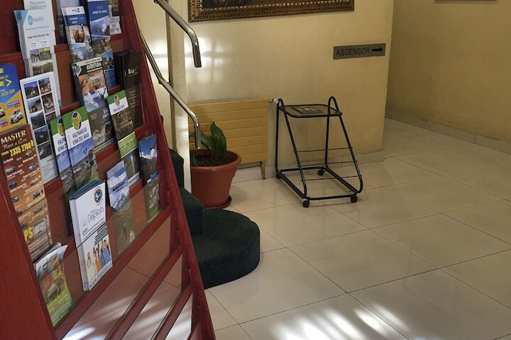 Entrance & Lobby