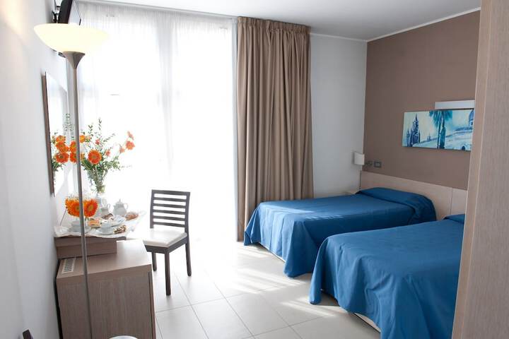 Room 3 of 38