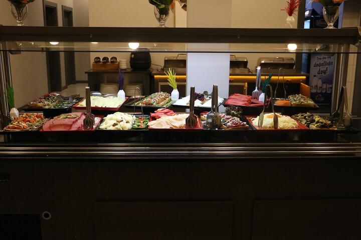 Dining 36 of 45