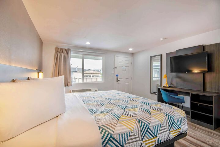 Room 17 of 27