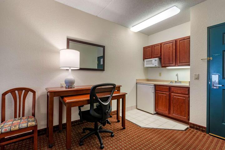 Room 70 of 93