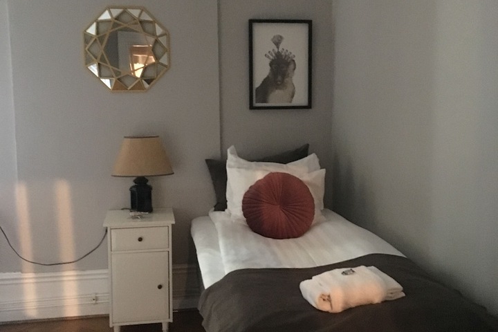 Room 11 of 36