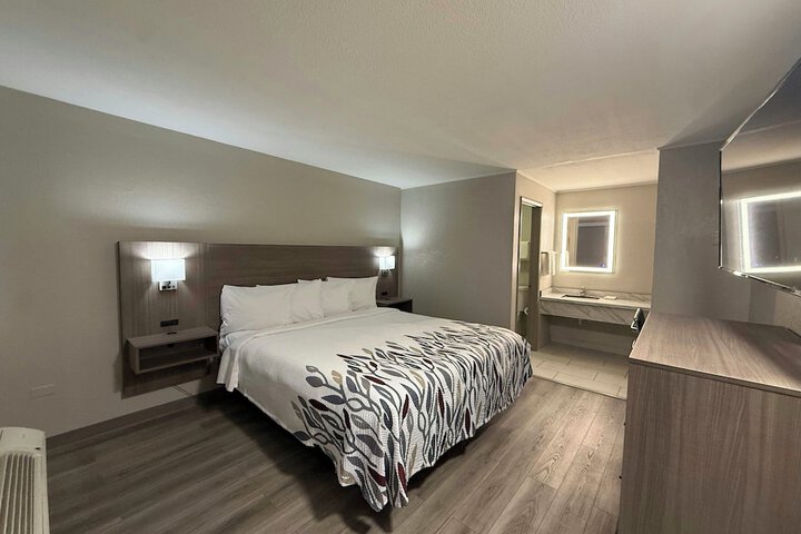 Room 10 of 26