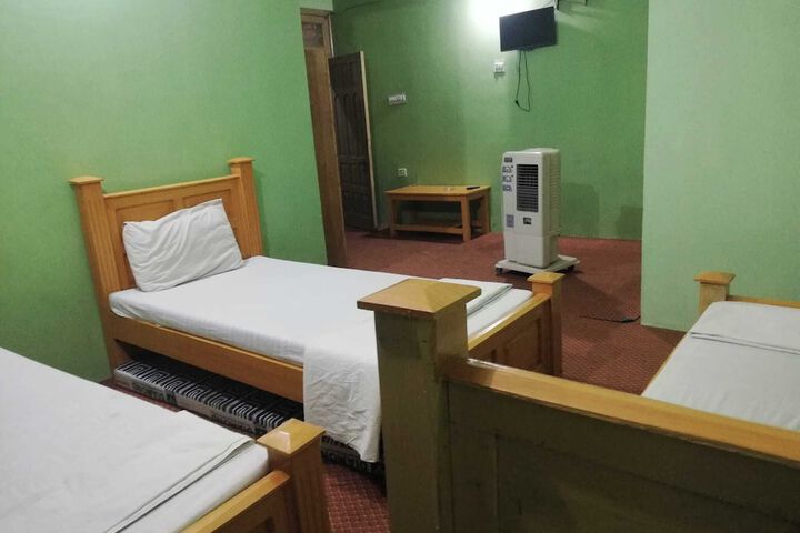 Room 8 of 25