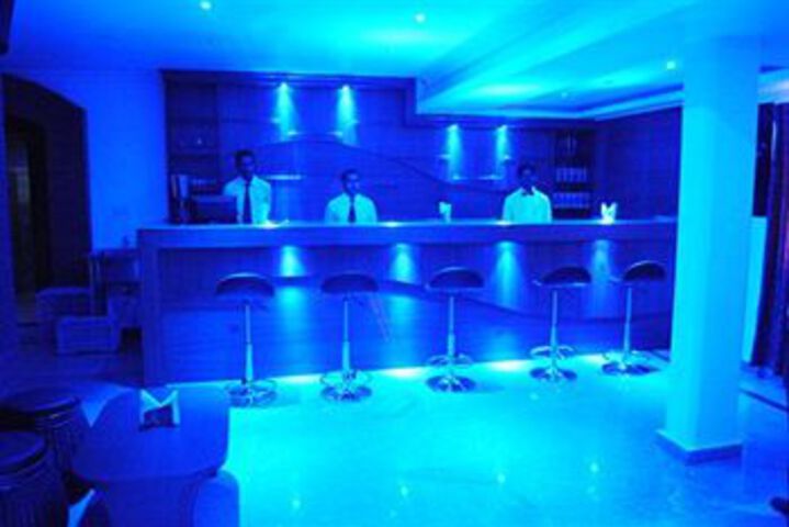 Lounge 9 of 21