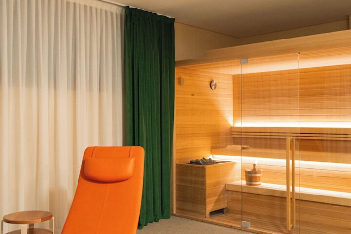 Room 38 of 153