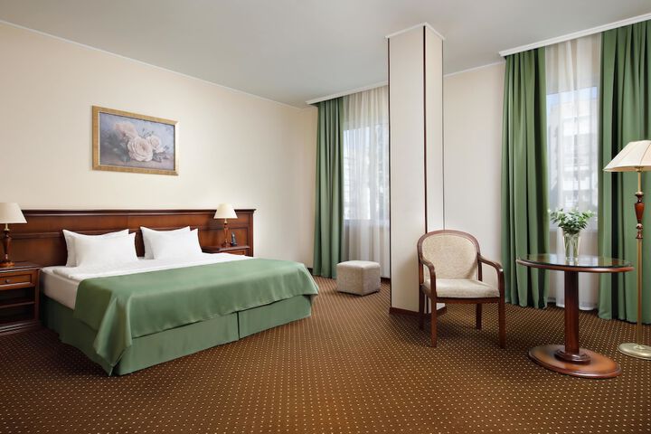 Room 11 of 31