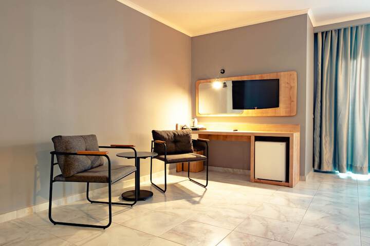 Room 13 of 37