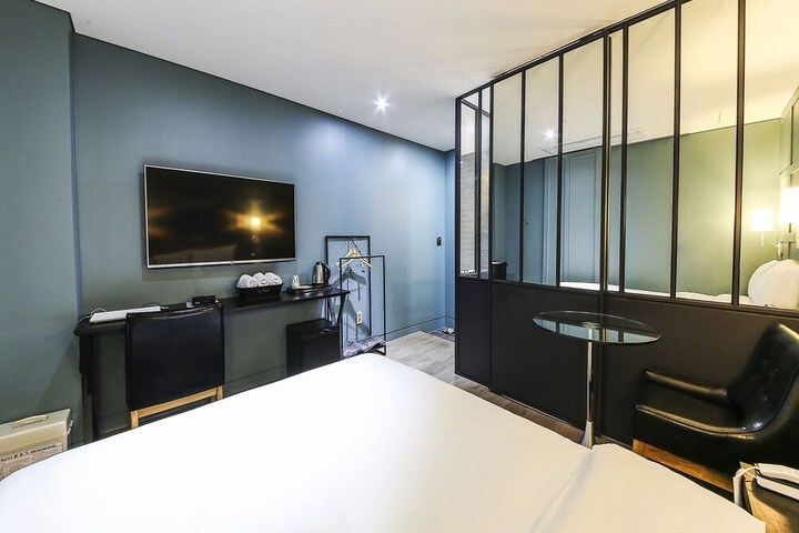 Room 22 of 35