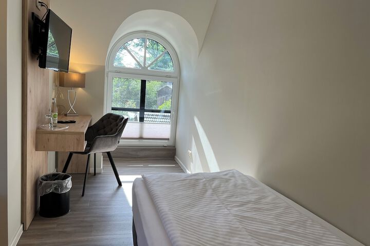Room 5 of 27