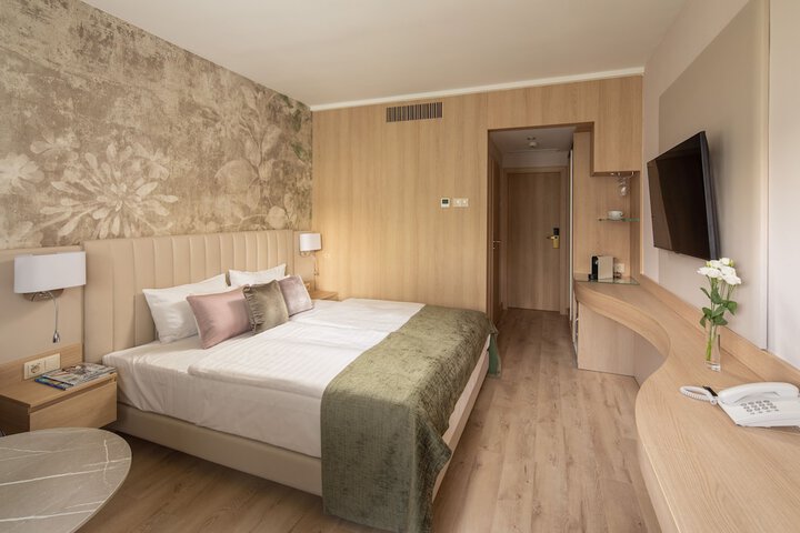 Room 15 of 42